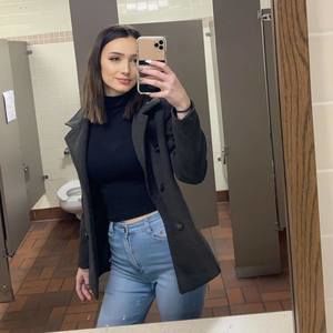 Meet your Posher, Rebeka